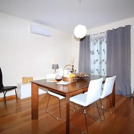 Ferienhaus Fuer 9 Personen Ca 120 Qm In Machico, Madeira Ostkueste Von Madeira *